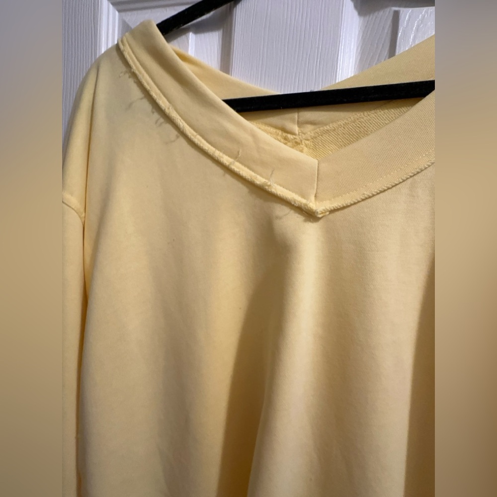 NWOT JADELYNN BROOK YELLOW V NECK - Picture 3 of 6